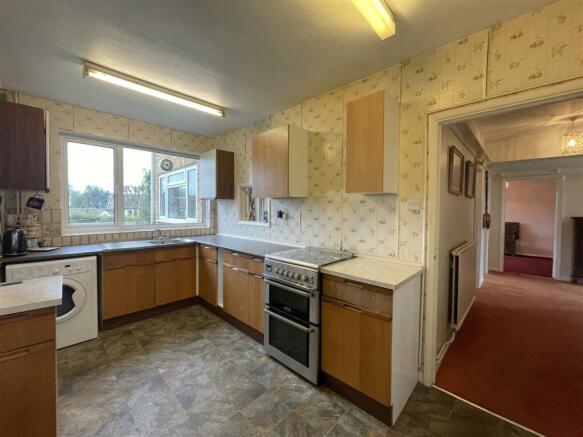 Kitchen2.jpg