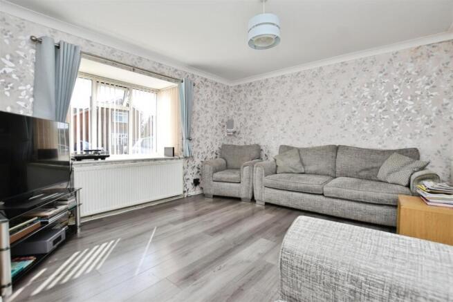 5 bed Detached for sale Image 4