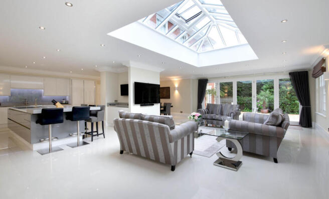 6 bedroom property t