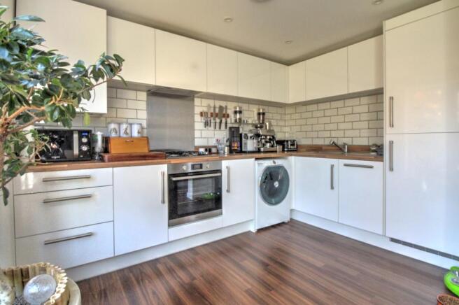 Fully fitted kitchen