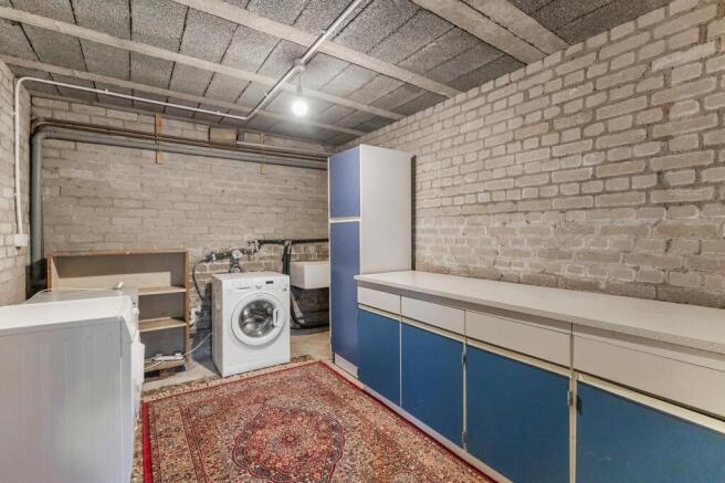 2 bed Flat for sale Image 11