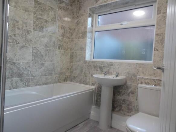 2 bed Terraced to rent Image 4