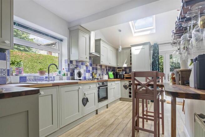 4 bed Semi-Detached for sale Image 7