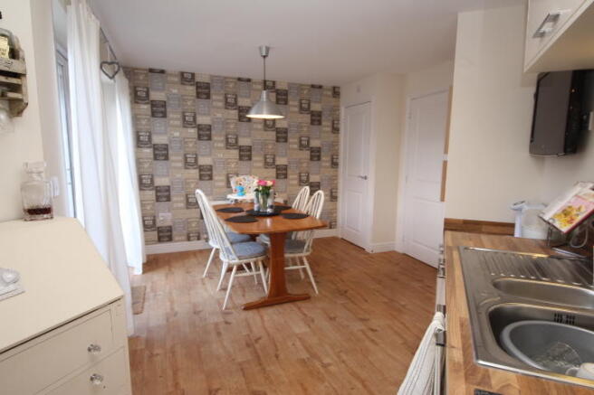 Kitchen/b'fast room