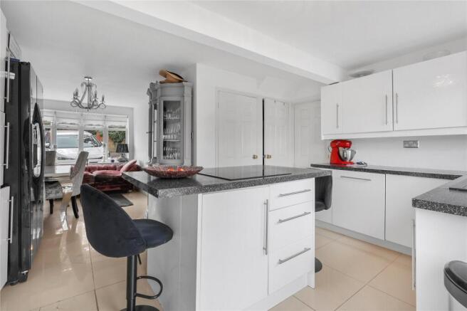 4 bed Detached for sale Image 5