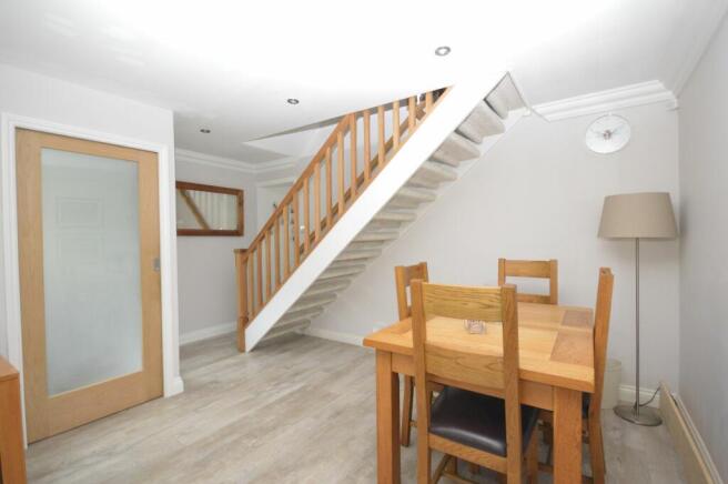 LOUNGE/DINING AREA