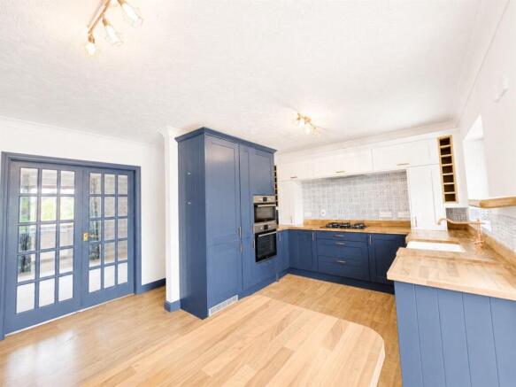 3 bed Detached for sale Image 2