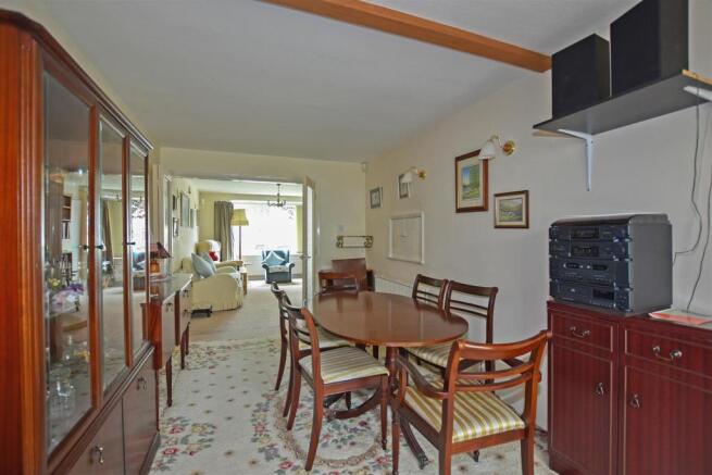Dining Room i.JPG