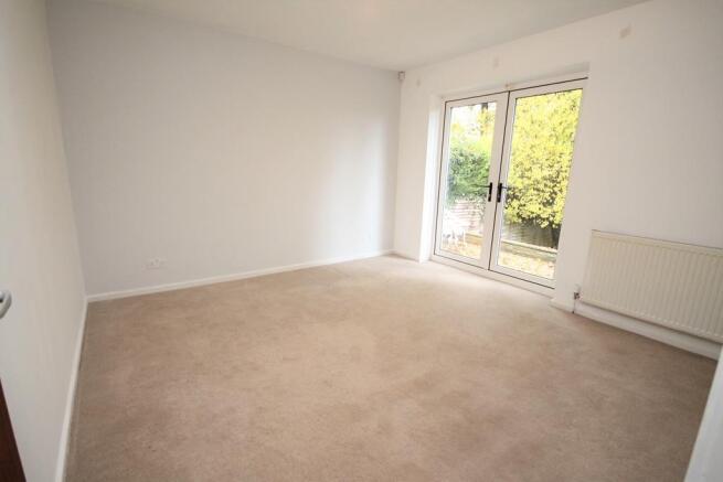3 bed Semi-Detached Bungalow to rent Image 7