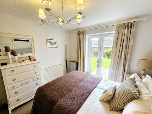 2 bed Flat for sale Image 7