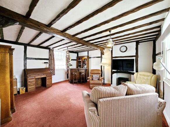 5 bed Detached for sale Image 11