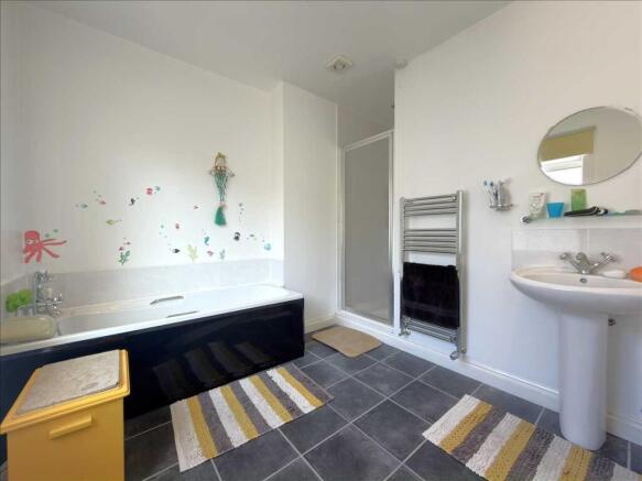 3 bed House for sale Image 8