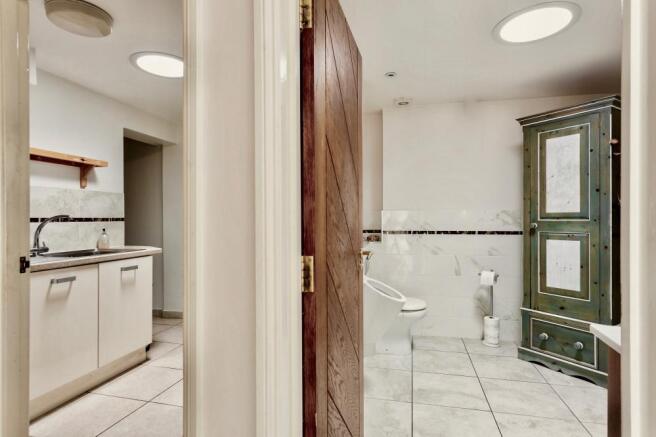 Utility/cloakroom