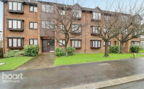 35, Grovebury Court, Chase Road, London N14 4JR