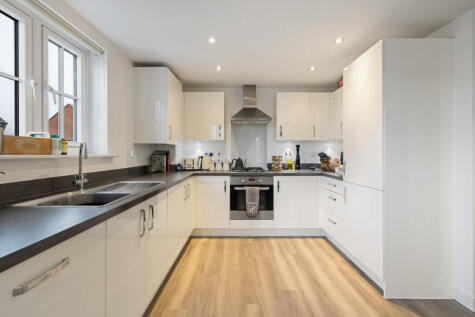 Barrosa Road, Aldershot, GU11