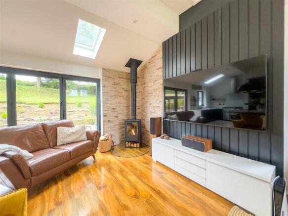Lounge/Dining Room