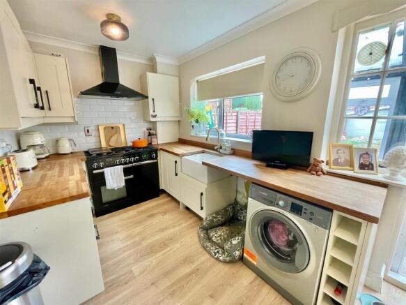 Birchwood Avenue, Hatfield photo 4