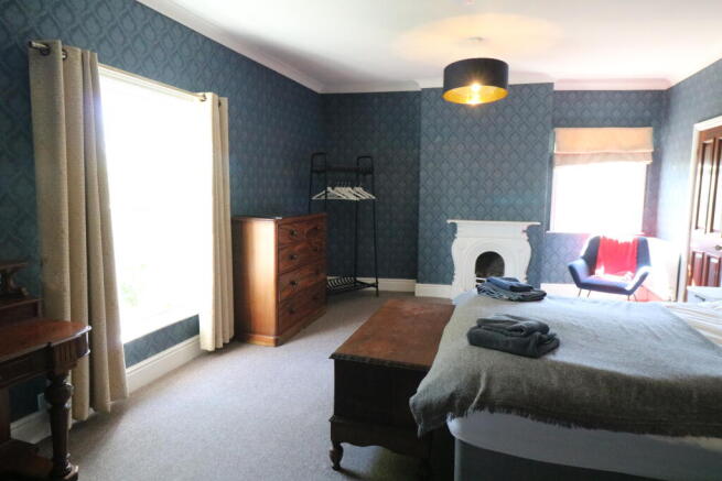 10 bed House for sale Image 11