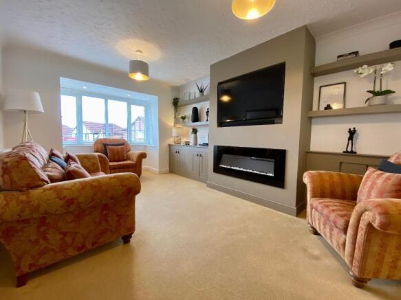 Large, comfortable sitting room