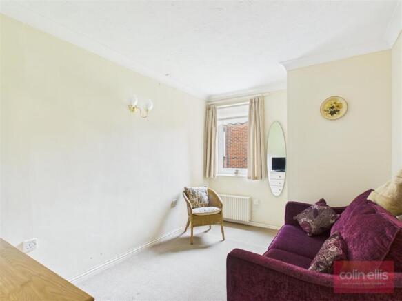 2 bed Flat for sale Image 10
