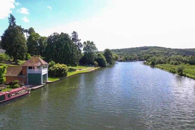 Towards weir
