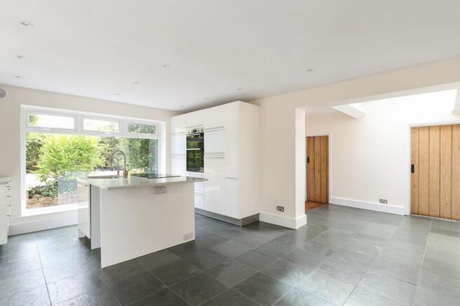Kitchen/ Breakfast Area