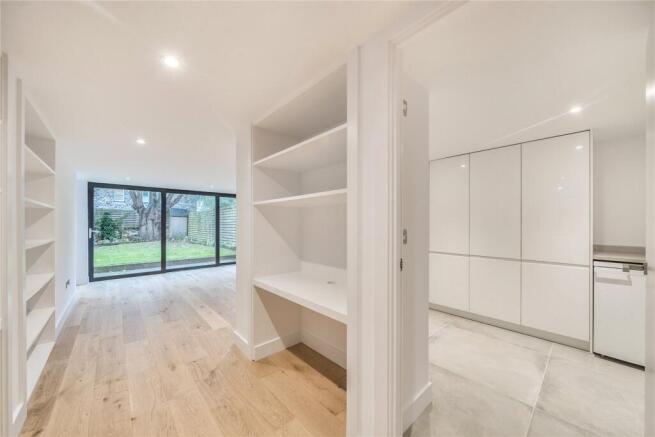 5 bed Semi-Detached for sale Image 8