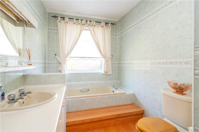5 bed Bungalow for sale Image 8