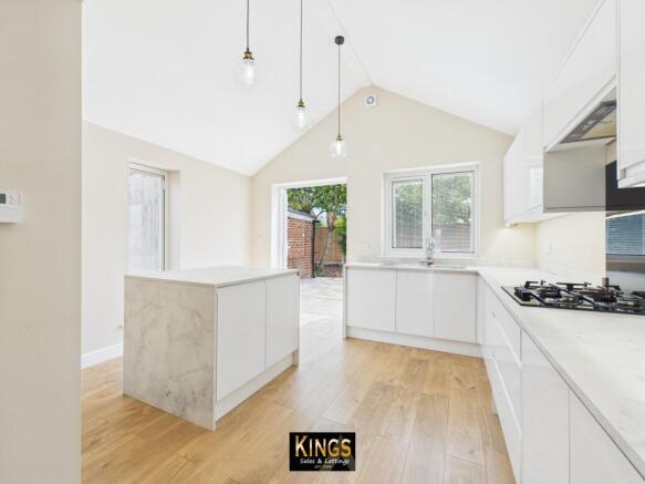 4 bed Semi-Detached Bungalow for sale Image 5