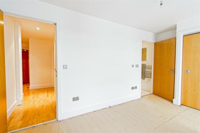 Apt U Redcliffe Bedroom2 00002.jpg