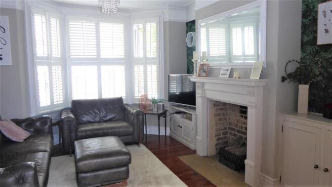 LOUNGE/DINING ROOM