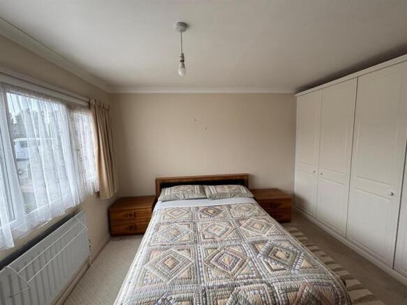 4 bed House for sale Image 5