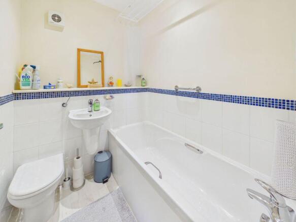 2 bed Apartment for sale Image 6