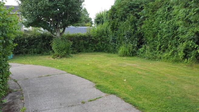 Front Garden & Drive