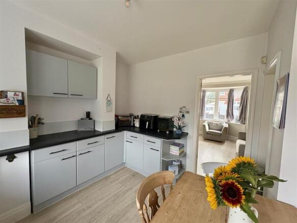 3 bed Semi-Detached for sale Image 4