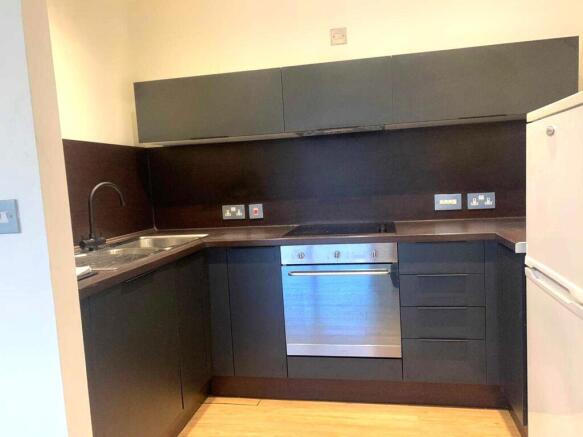 1 bed Apartment to rent Image 6