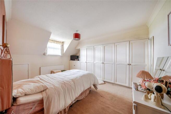 5 bed Detached for sale Image 9