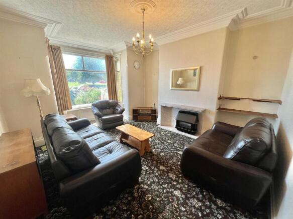 4 bed Semi-Detached for sale Image 2
