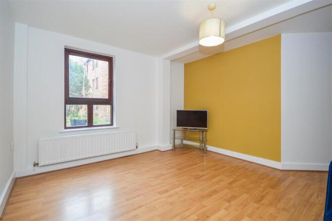 2 bed Apartment for sale Image 3