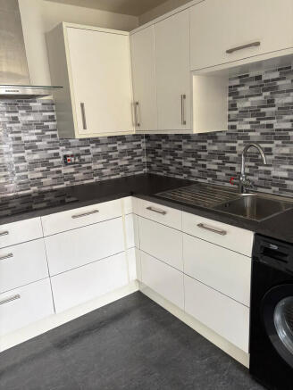 4 bed Semi-Detached for sale Image 8
