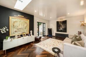 8, Camden Mews, London NW1 9DA
