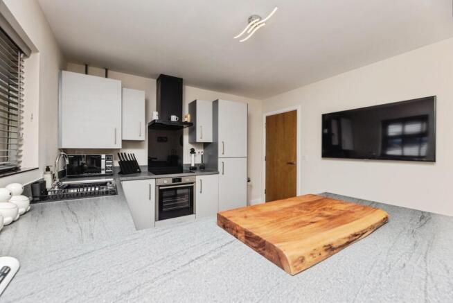 4 bed Detached for sale Image 12