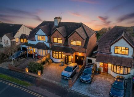 Rayleigh Road, Leigh-On-Sea, SS9