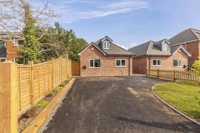 3-bed detached on Avenue Road, New Milton, Hampshire. BH25 5JP, £725,000