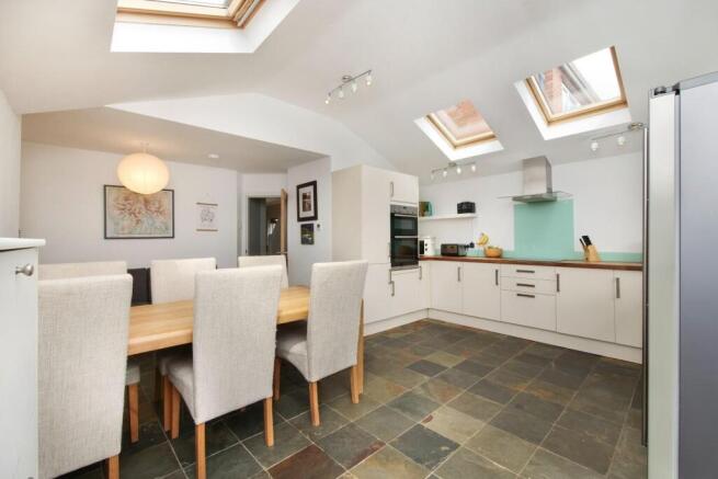 4 bed Semi-Detached for sale Image 7