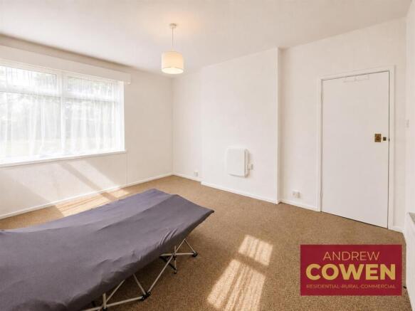 2 bed Flat for sale Image 6
