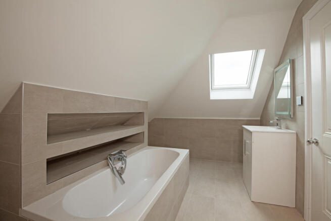 EN-SUITE BATHROOM