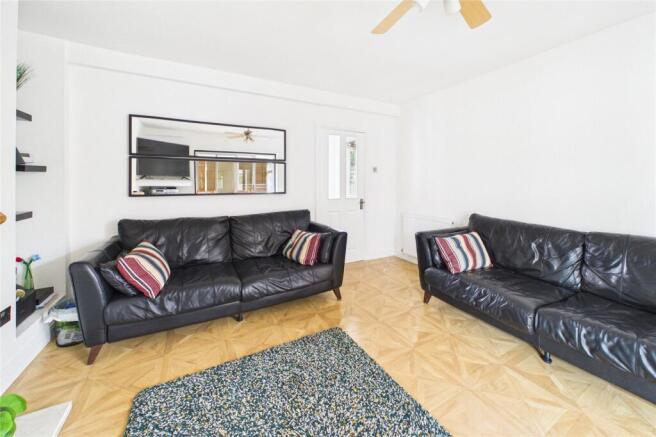 3 bed Semi-Detached for sale Image 7