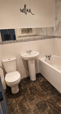 5 bed Town House for sale Image 12