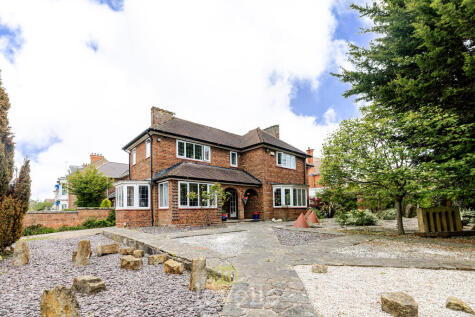 Queens Parade, Cleethorpes, DN35